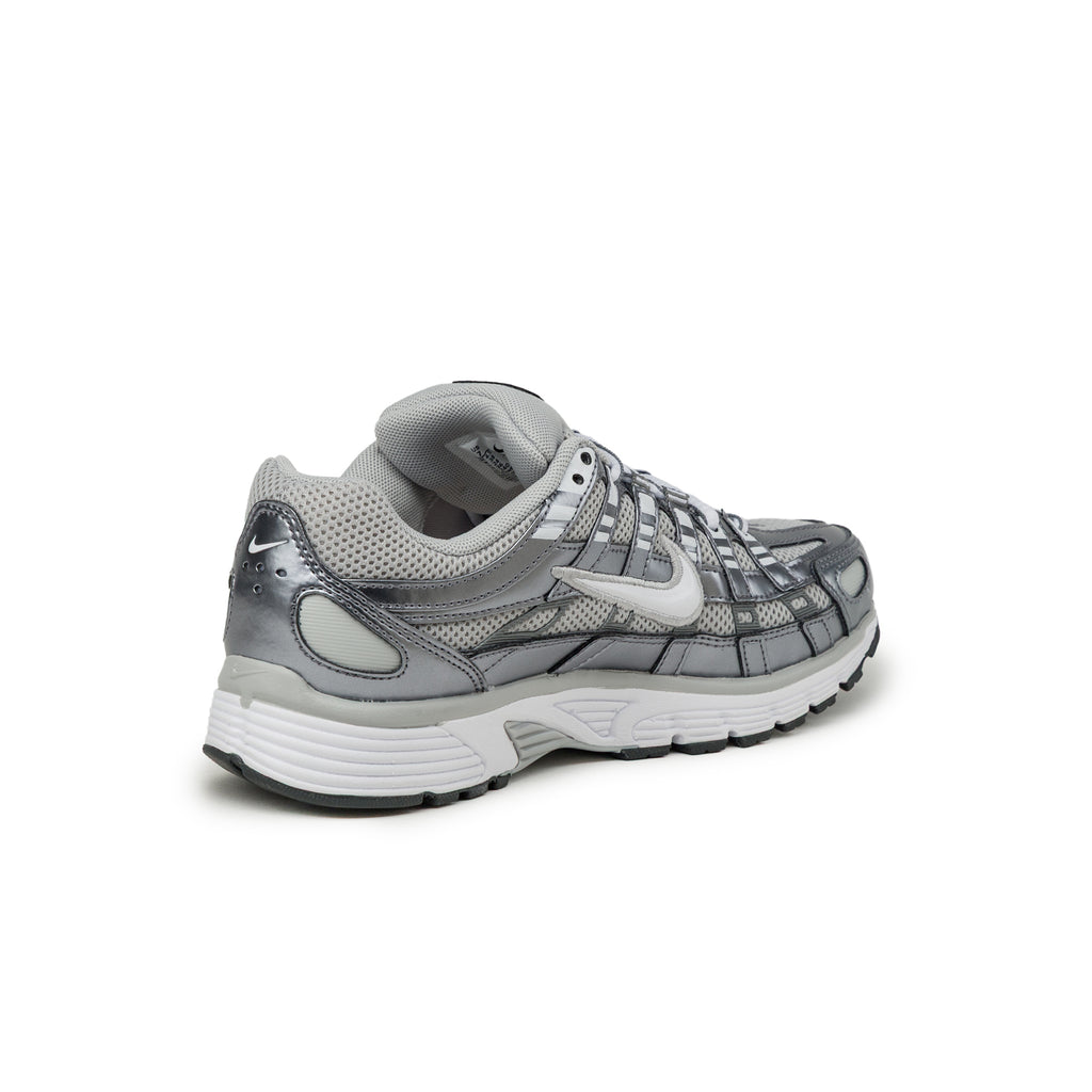 Nike Womans P-6000 Grey Fog / White / Metallic Cool Grey / Cool Grey - Maat 38